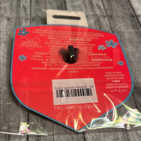 Disney Stitch Collectible Key - Picture 2 of 2